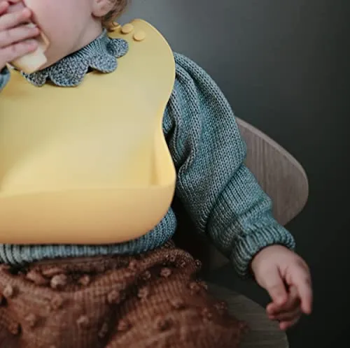 Smekke Silikon, Justerbar Og Vanntett Med Dyp Lomme, BPA-fri – Mushie 100