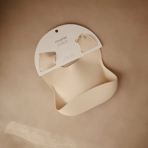Smekke Silikon Med Dyp Lomme, Justerbar Og Vanntett, BPA-fri – Mushie 100