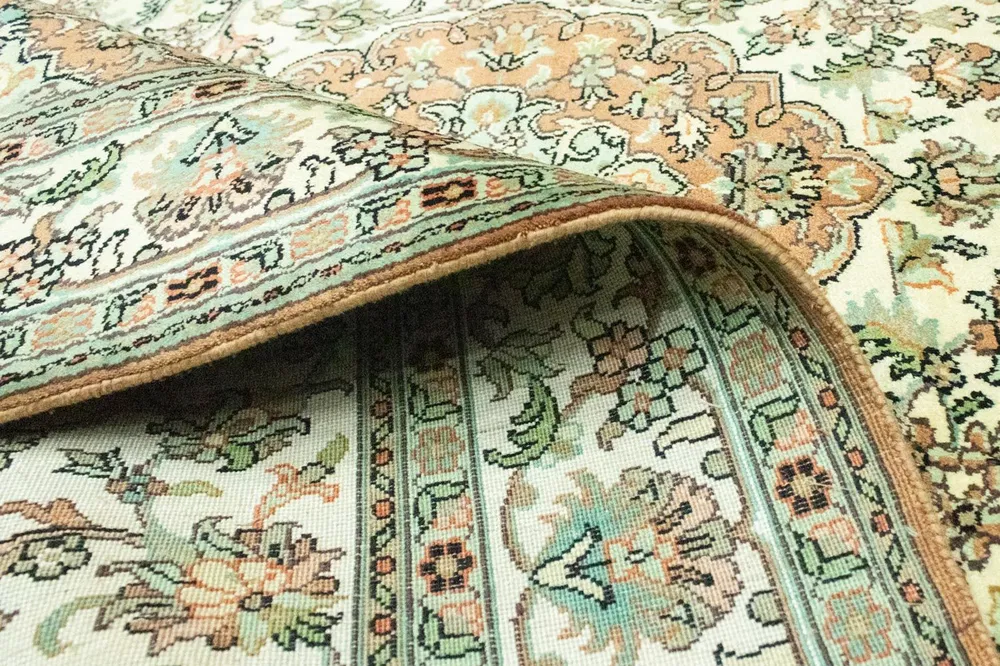 Silketeppe - Kashmir silke - 183 x 129 cm - beige