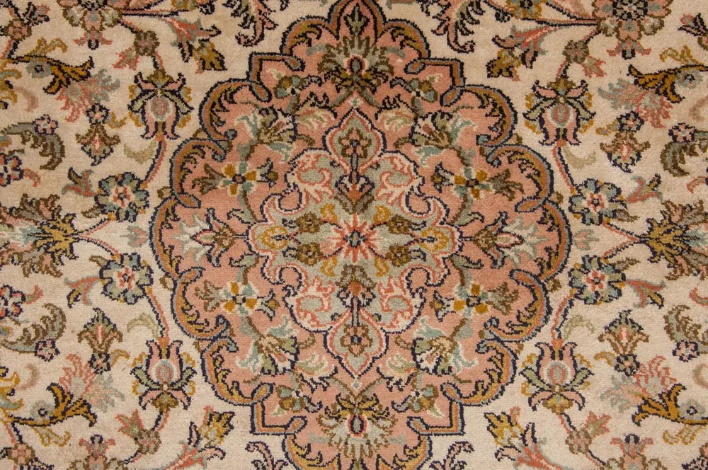 Silketeppe - Kashmir silke - 184 x 124 cm - beige