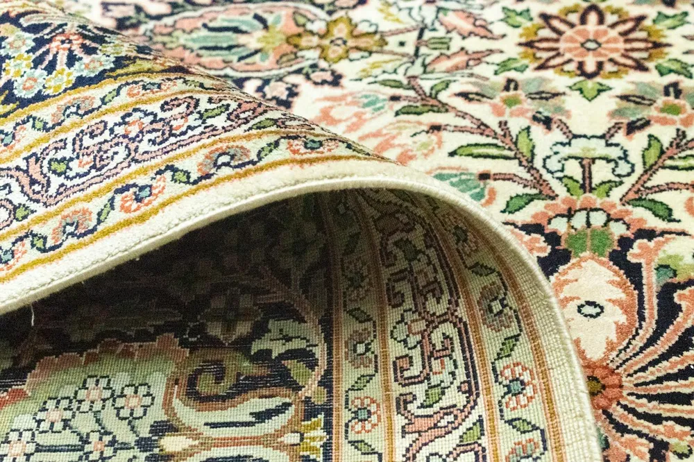 Silketeppe - Kashmir silke - 316 x 211 cm - beige