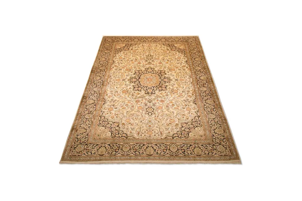 Silketeppe - Kashmir silke - 342 x 234 cm - beige
