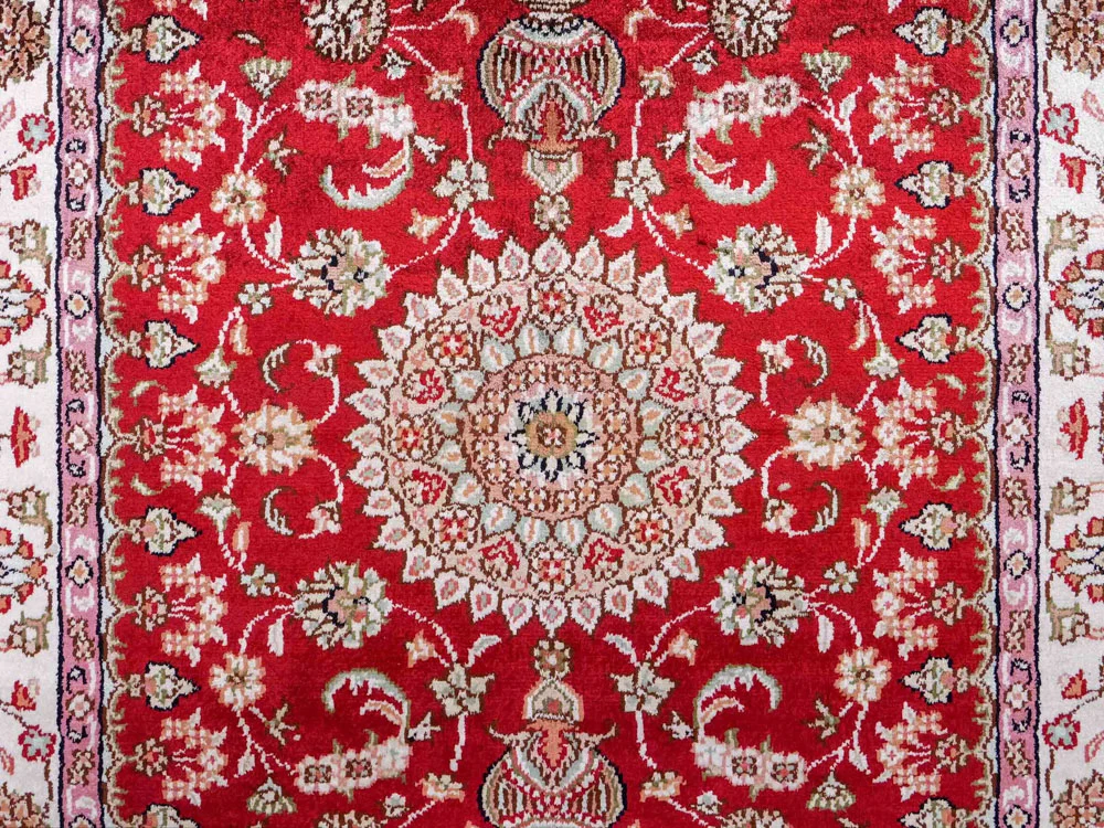 Silketeppe - Kina silke - 119 x 76 cm - rød
