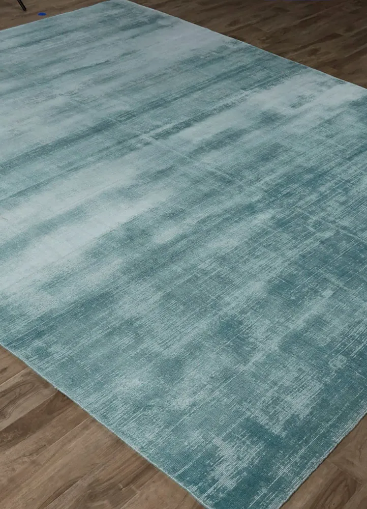 Teppe - 683 x 413 cm - lyseblå